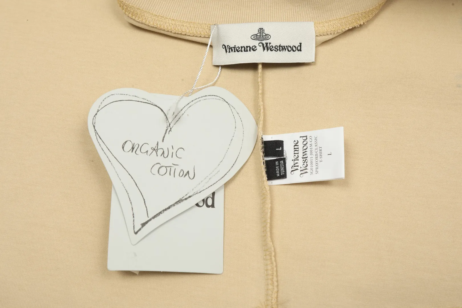 vivienne west wood Vivienne American graffiti-style Maillard mocha color long-sleeved. Super design. Very practical for wearing inside and outside. Full series of correct accessories. Every detail is completely restored. Straightforward to pull up. Size: S M L Uniform color
